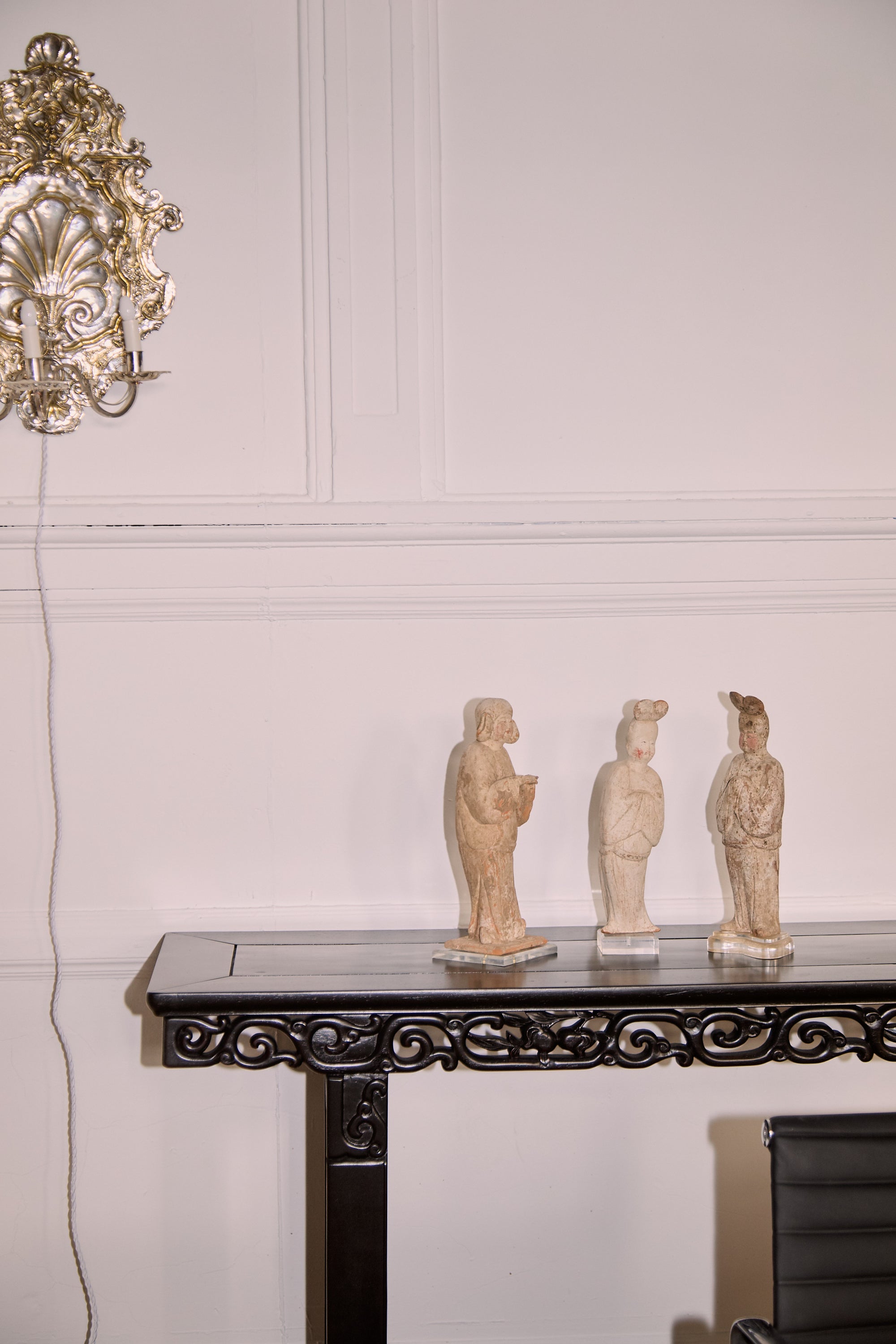 Ebonzied altar table