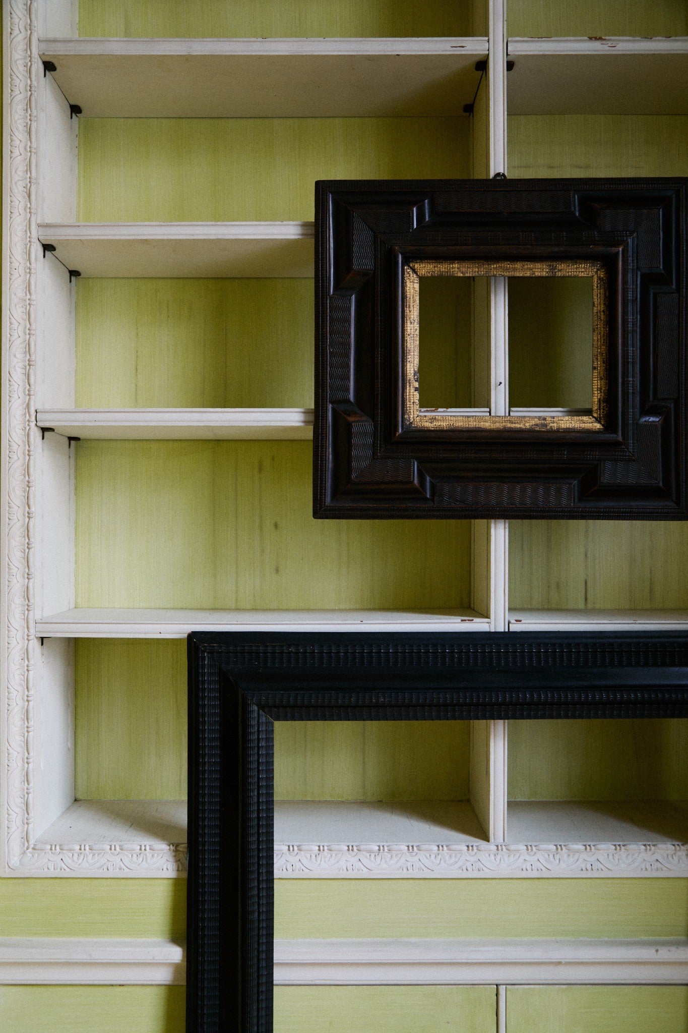 SMALL EBONIZED IN GILT FRAME MIRROR
